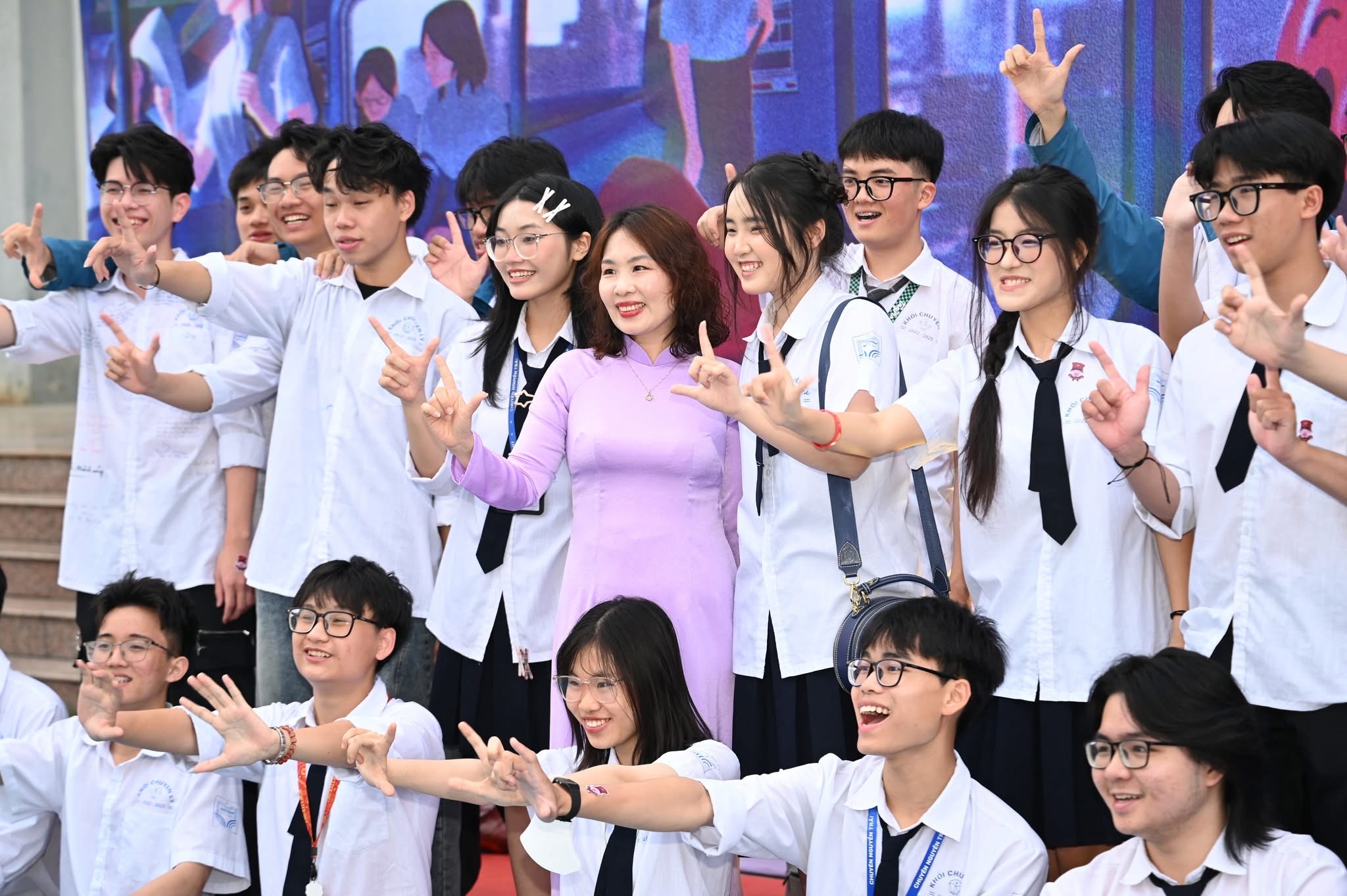 Nhấn để phóng to